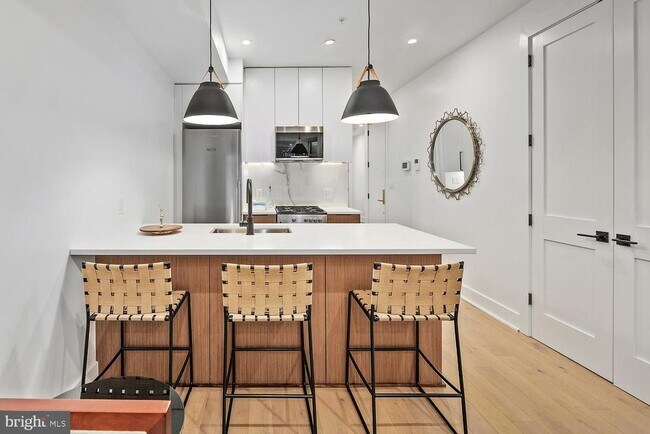 Building Photo - 1316 8th St NW