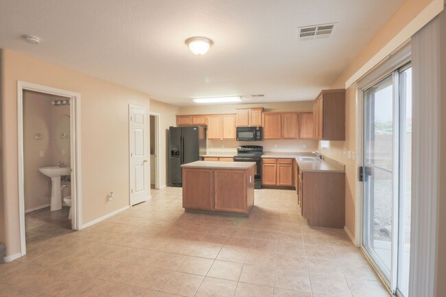 Building Photo - Charming 4 Bed 2.5 Bath Buckeye Home