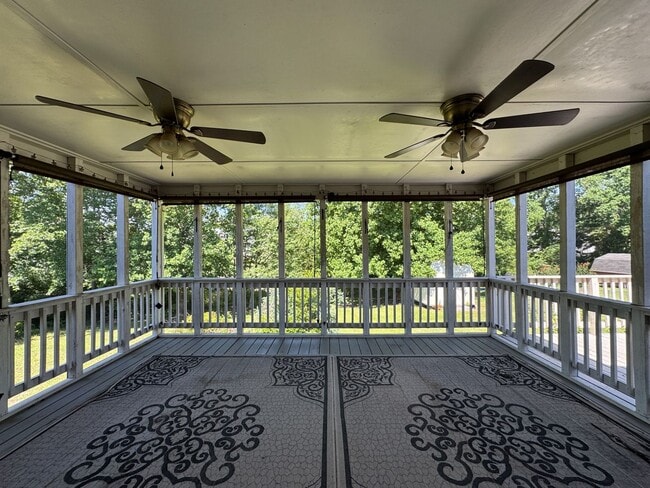 Building Photo - Charming 3 Bed 2.5 Bath Fayetteville Home