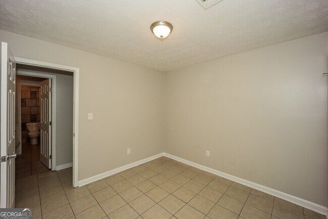 Building Photo - 5539 Hall Cir