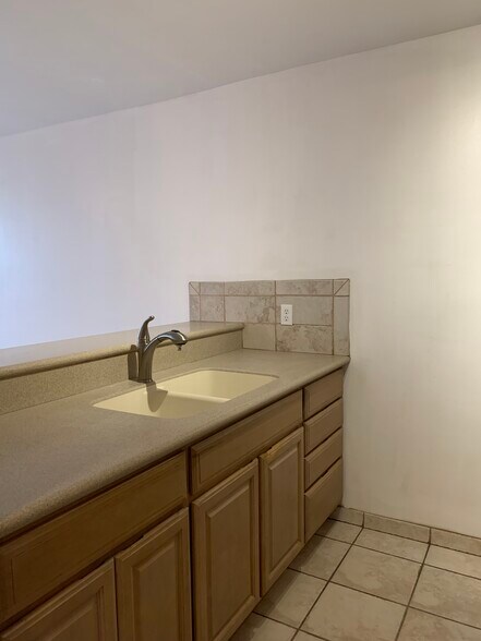 Kitchen - 3312 Northside Dr