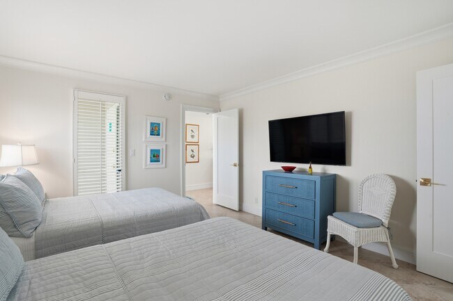 Building Photo - 3443 Gulf Shore Blvd N