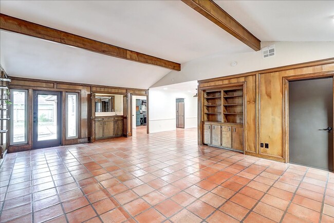 Building Photo - 5530 Tahoe Cir