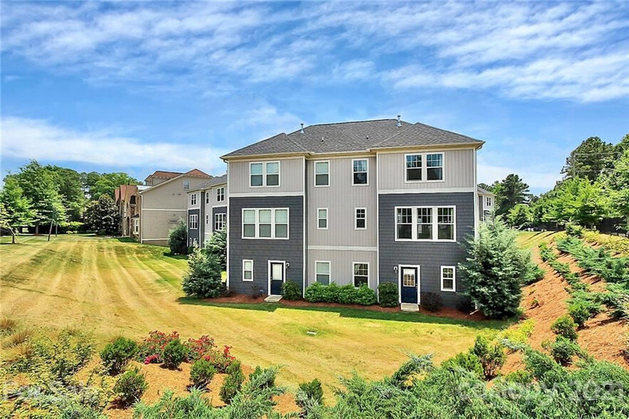 Building Photo - Room in Townhome on Sharon Rd W