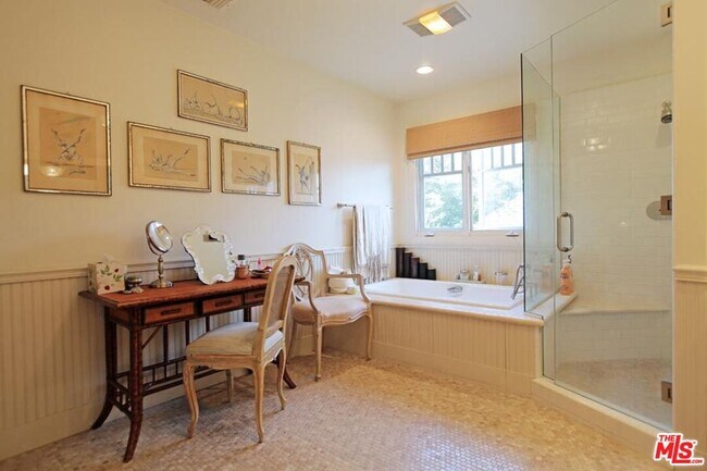 Building Photo - 427 12th St