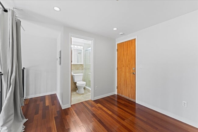 Building Photo - 108 Langton St