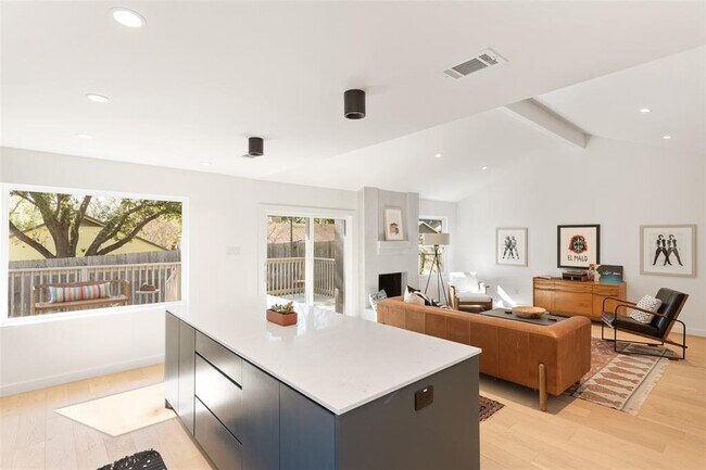 Building Photo - 2815 Goldbridge Dr