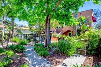 Building Photo - 3034 E Vista