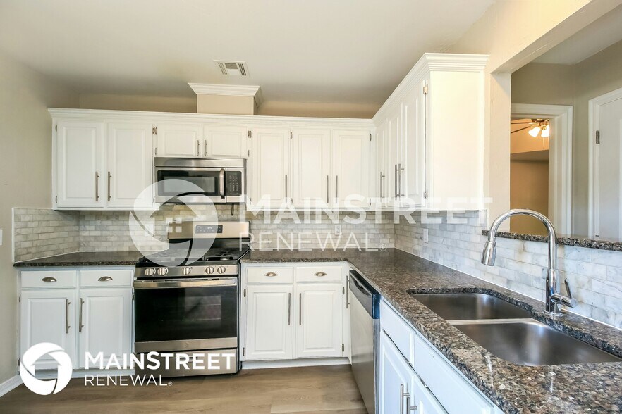 Building Photo - 4008 Beachcomber Dr