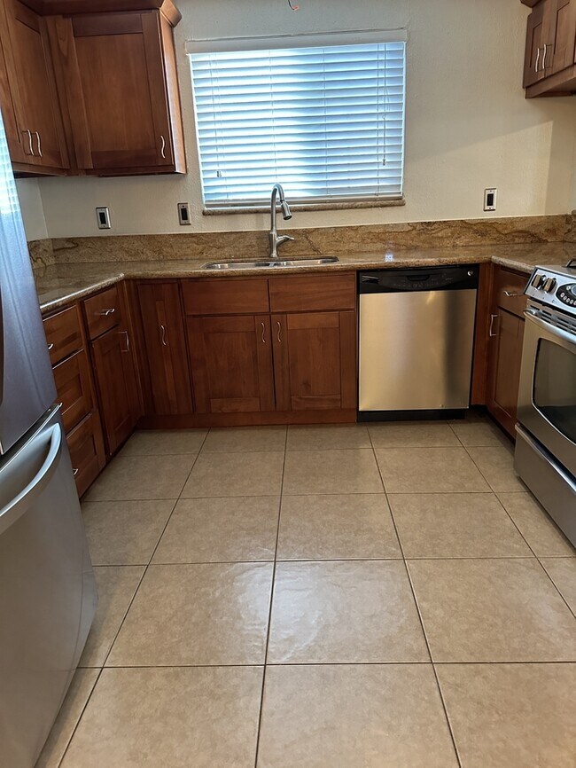Building Photo - Beautiful Manteca 3 Bedroom Single Story H...