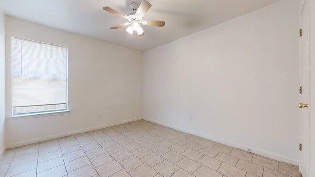 Building Photo - ALL TILE DUPLEX IN NOLANVILLE!!!