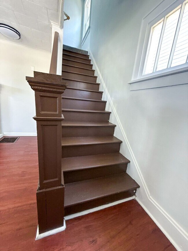Building Photo - Move-In Ready 3 Bedroom Home w/ Fresh Pain...