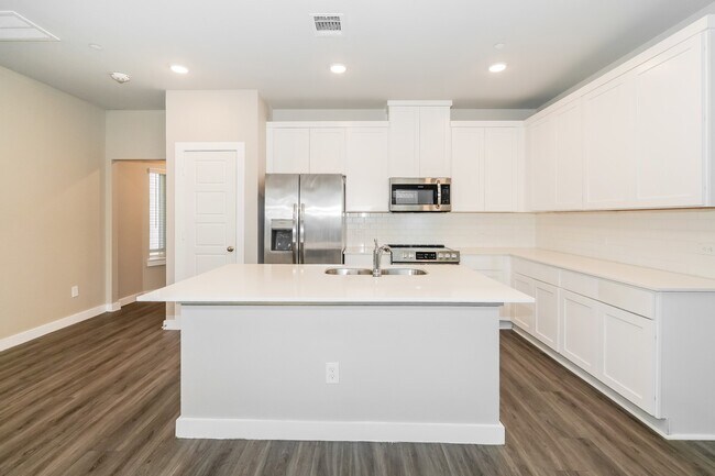 Building Photo - 309 N Centro Cir