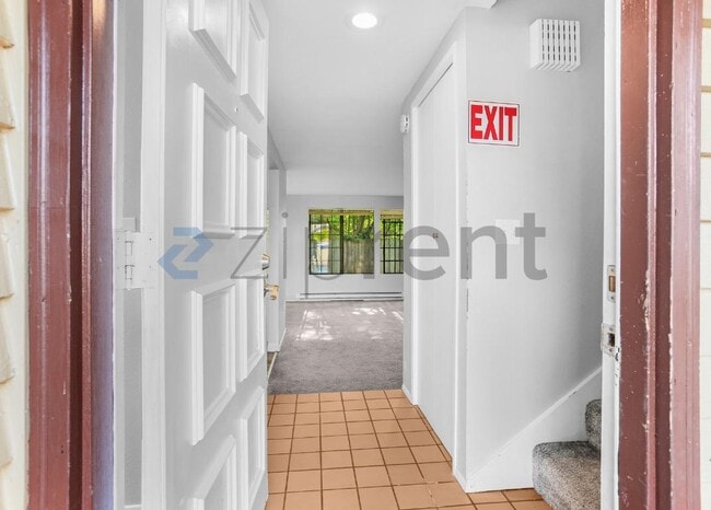 Building Photo - 18542 Midvale Ave N