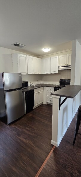 Building Photo - 400 NE 65th St