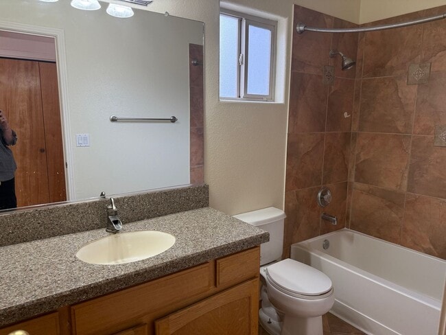 Building Photo - Location, Location!  3 Br, 2 Ba, fireplace in living room, kitchen appliances
