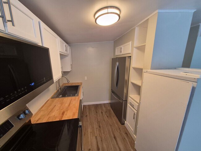 Building Photo - 3BR/1BA - Fenced - RV Parking - Solar