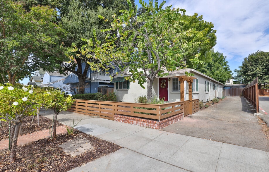 Building Photo - 556 N 4th St