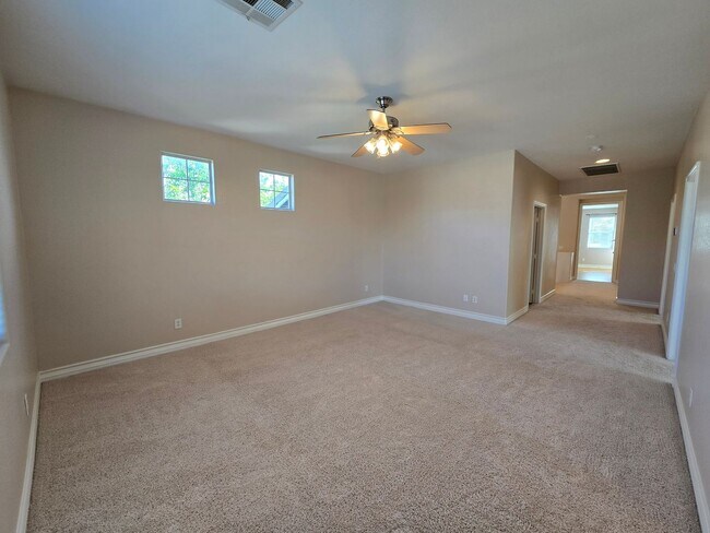 Building Photo - An Amazing NW Home! Over 3300 sq ft w/ pool & spa! Must see!