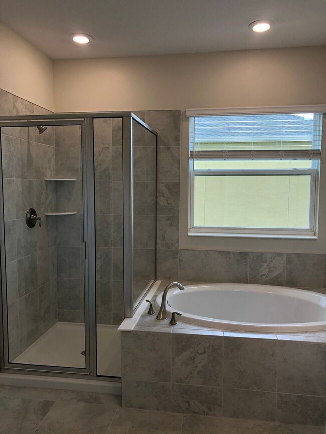 Building Photo - 3 Bedroom, 2.5 Bath East Orlando Townhome ...