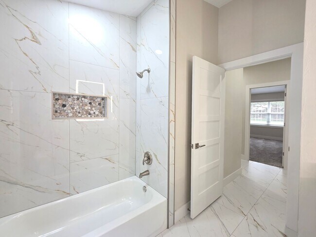 Building Photo - FOR RENT pool home, 3 bed 2 bath in The Quarries