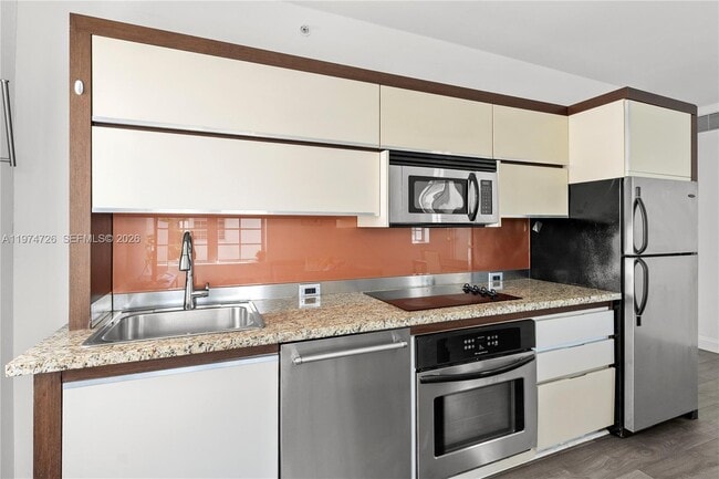 Building Photo - 435 21st St