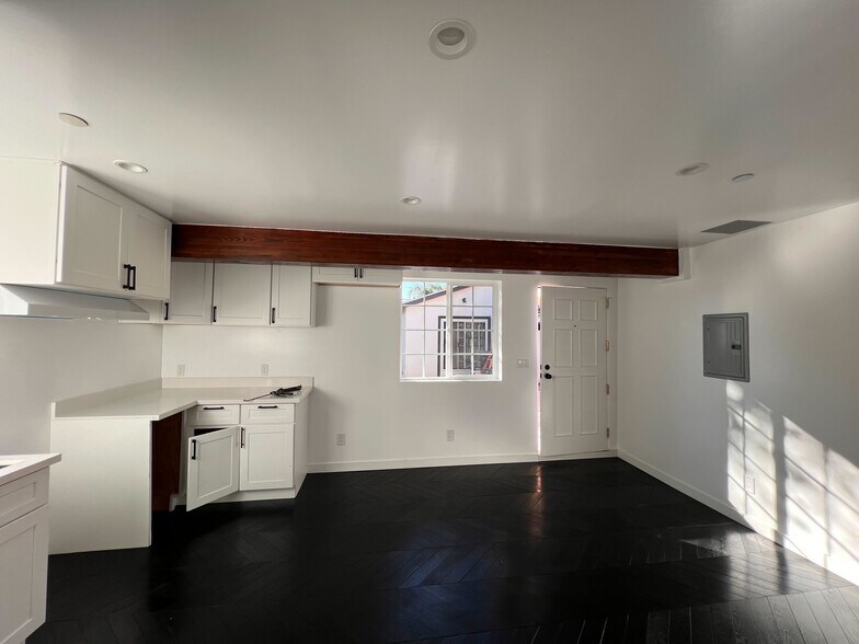 Building Photo - 10312 Buford Ave