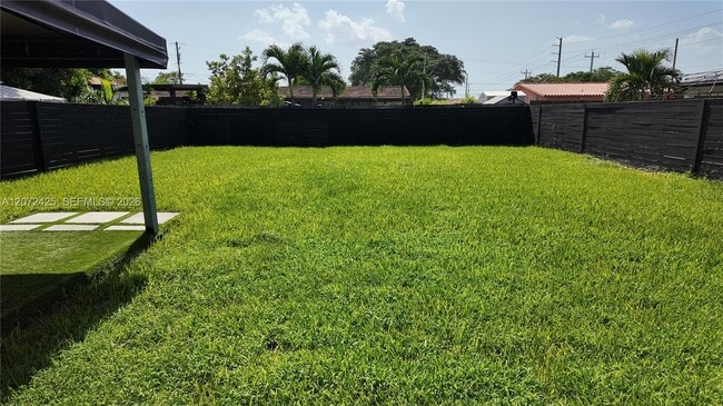 Building Photo - 220 SW 80th Ave