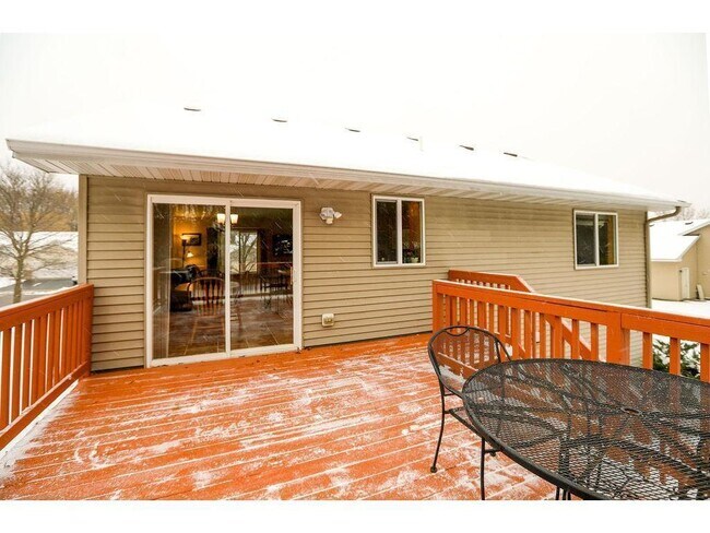 Building Photo - 11186 Woods Edge Ave