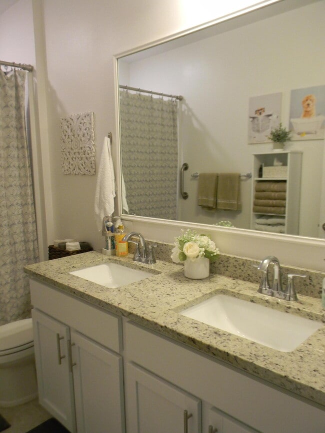 Building Photo - 1588 Ranger Rd SE