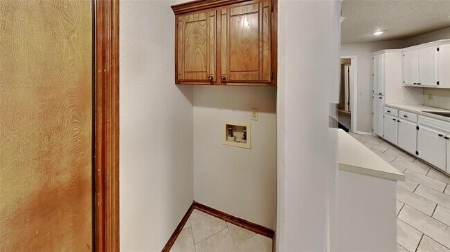Building Photo - 13233 Eastridge Dr
