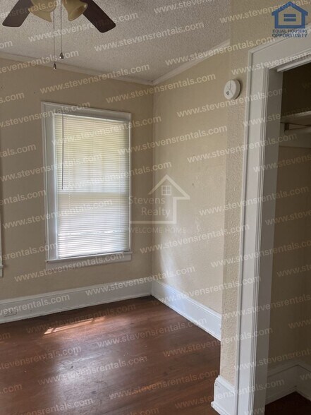 Building Photo - 3810 Provence St