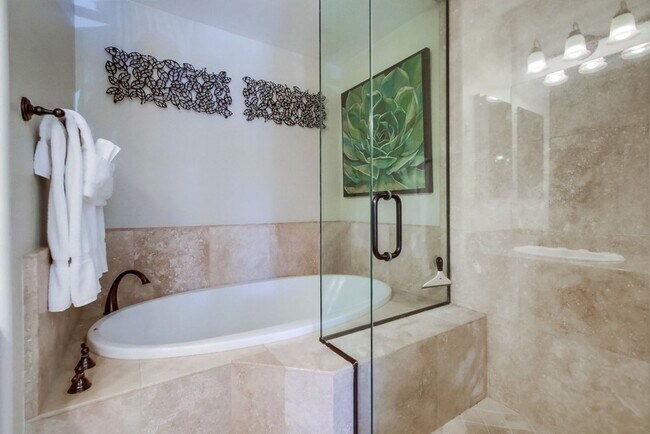 Building Photo - Steps From The Beach w/ All Utilities Included Available Jan - May 2025