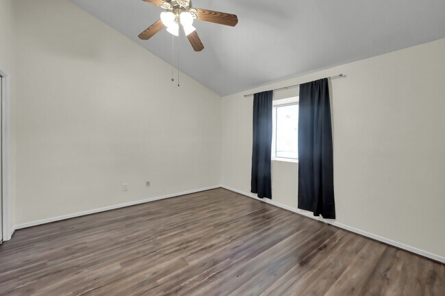 Building Photo - 26 Willowwood Cir