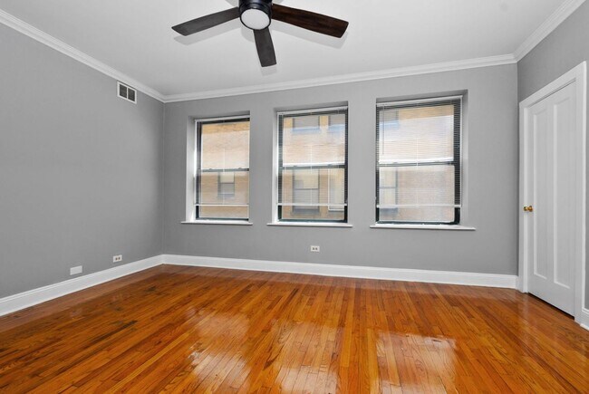 Building Photo - One Bedroom Unit in South Shore