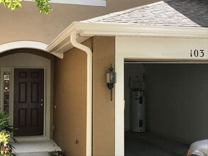 Building Photo - Beautiful 2 bed 2 bath Townhome in Gated Community