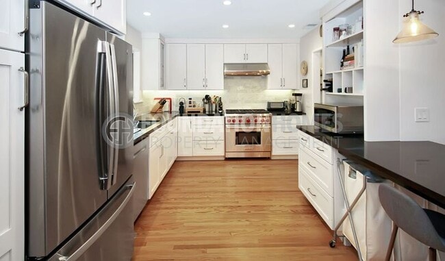 Building Photo - 122 Du Bois St