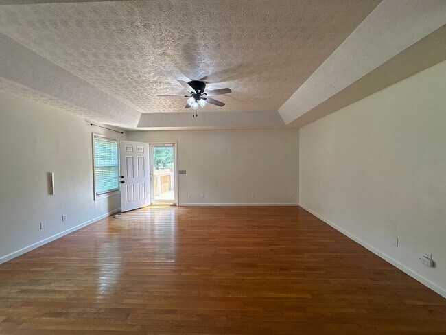 Building Photo - 671 Circle Dr