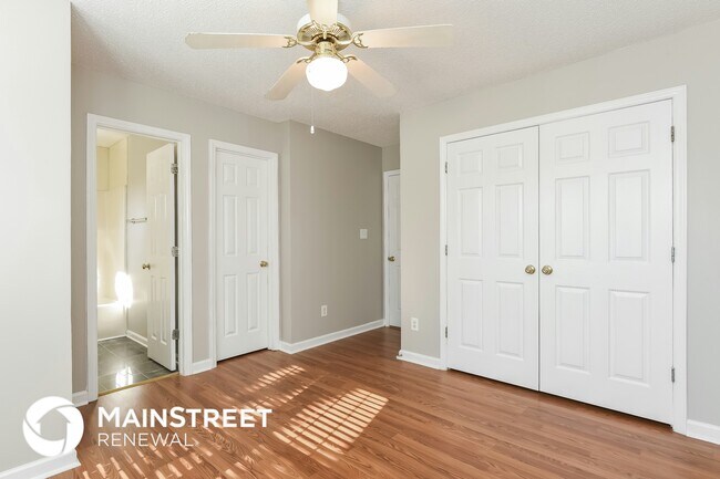 Building Photo - 4708 Valley Stream Dr