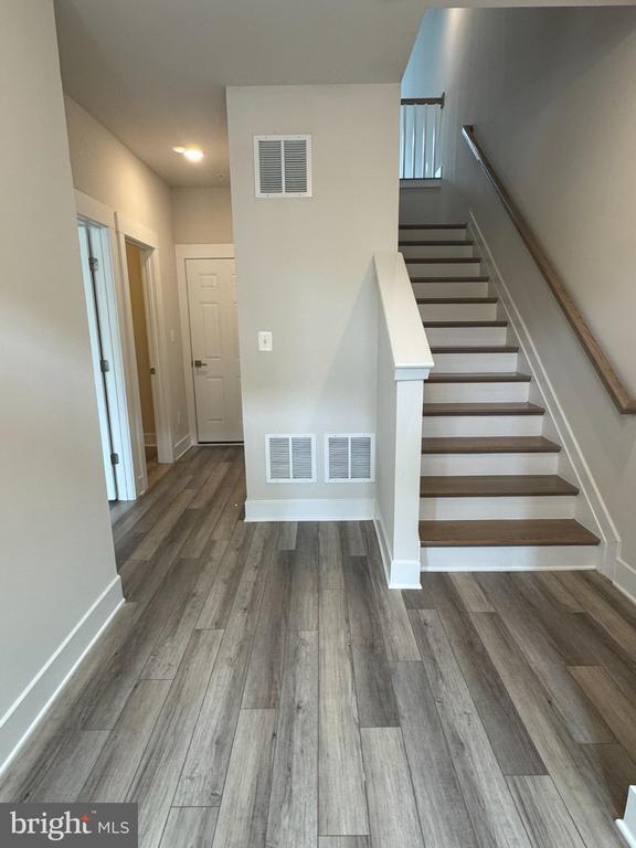 Building Photo - 201 Pomegranate Ln