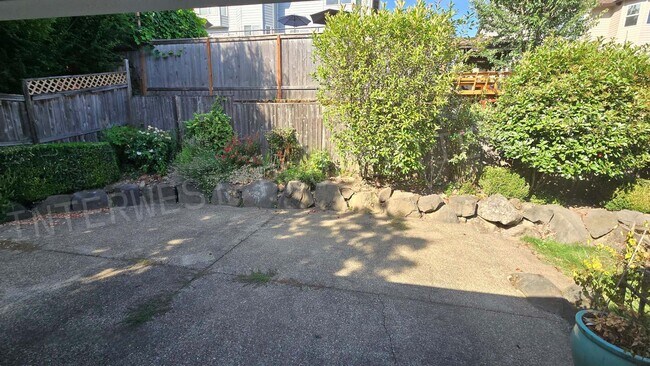 Building Photo - 4+ Bedroom Tigard Home With a Beautiful Vi...