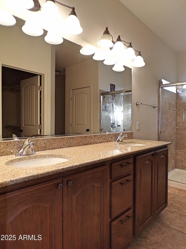 Building Photo - 4246 Kings Canyon Way