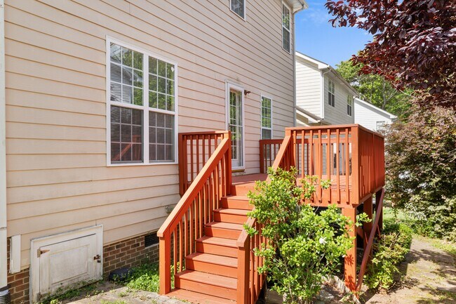 Building Photo - 100 Henson Pl