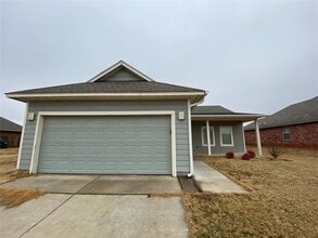 Building Photo - 809 Lakeview Dr