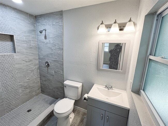 Building Photo - 307 Seminole Ave