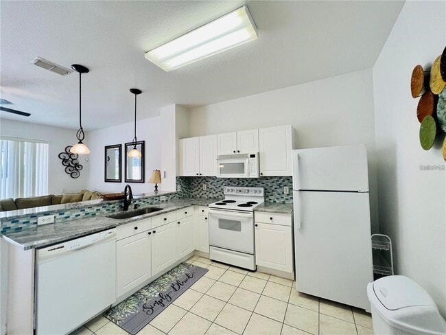 Building Photo - 2413 Silver Palm Dr