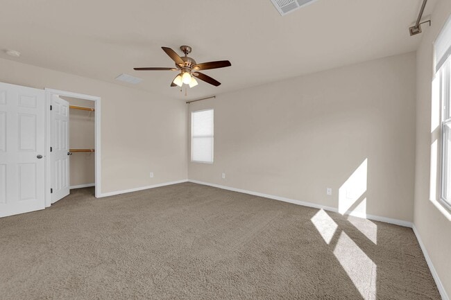 Building Photo - Immaculate 3 Bedroom, 2.5 Bathroom Home wi...