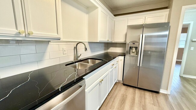 Building Photo - Newly Remodeled 3 Bed 2 Bath Gem in Prime ...