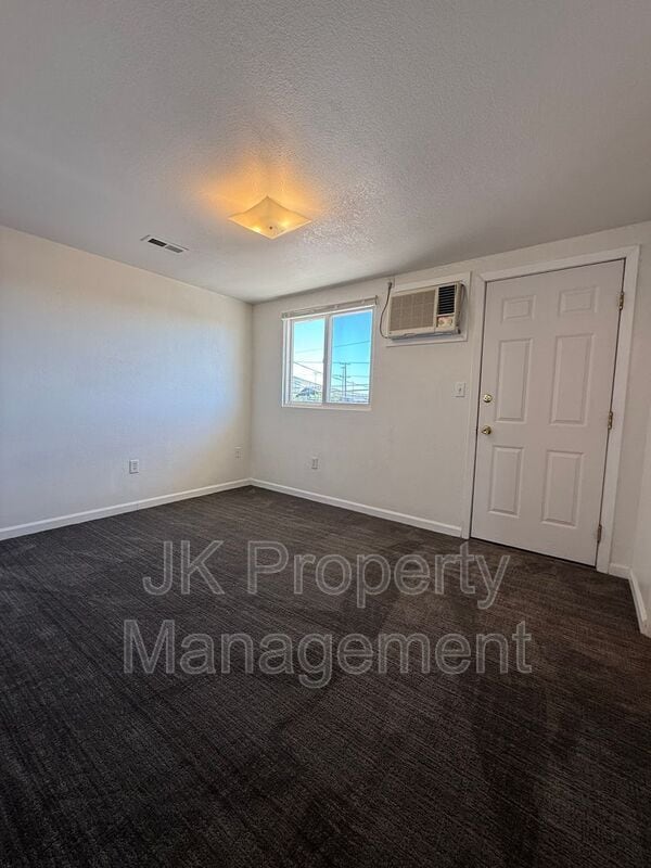 Building Photo - 4000 Ella Ave