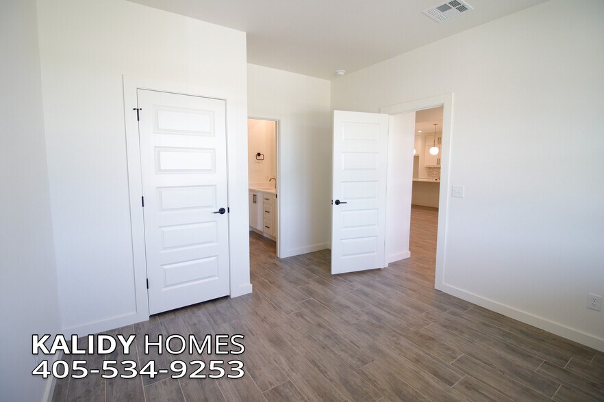 Building Photo - 2141 Kalidy Dr